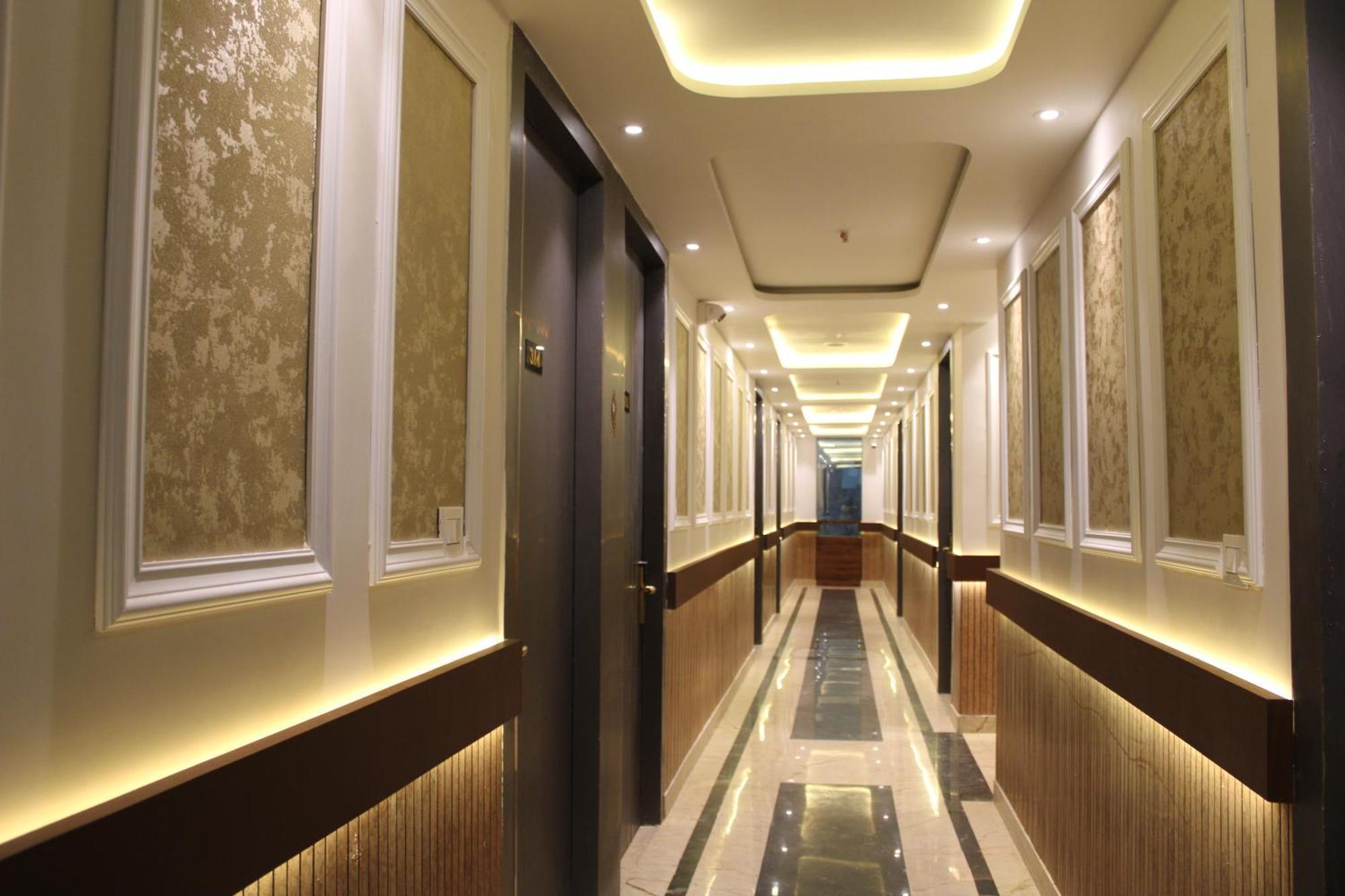 Hotel Gold Stone Kānpur Exterior foto